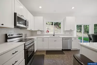 10392 Kiska Rd SE, Jefferson, OR 97352 - Photo 12