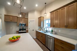950 6th St, Lyons, OR 97358 - Photo 6