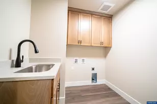 950 6th St, Lyons, OR 97358 - Photo 22