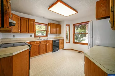 751 Catron St N, Monmouth, OR 97361 - Photo 8