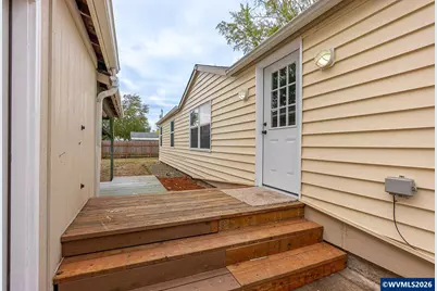 620 E St, Lebanon, OR 97355 - Photo 4
