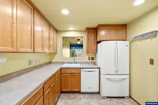 1501 Newport Way, Woodburn, OR 97071 - Photo 10