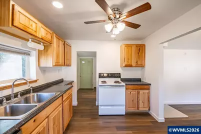 1649 Elm St, Sweet Home, OR 97386 - Photo 8