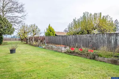 1110 Cascade Dr, Lebanon, OR 97355 - Photo 28