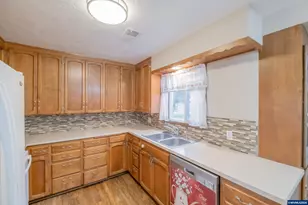 1110 Cascade Dr, Lebanon, OR 97355 - Photo 10