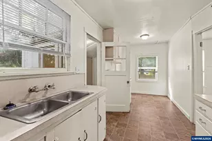 330 SW Cummings Ave, Corvallis, OR 97333 - Photo 6