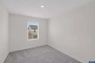 1094 Drake Ln, Woodburn, OR 97071 - Photo 16