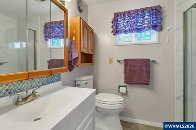 2008 W Santiam Dr, Woodburn, OR 97071 - Photo 32