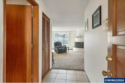 2008 W Santiam Dr, Woodburn, OR 97071 - Photo 8