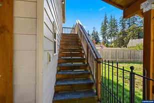 675 SW Parkside Dr, Mill City, OR 97360 - Photo 34