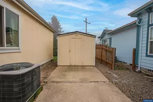 3200 Oak Terrace Dr, Lebanon, OR 97355 - Photo 2