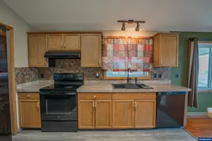 3200 Oak Terrace Dr, Lebanon, OR 97355 - Photo 8