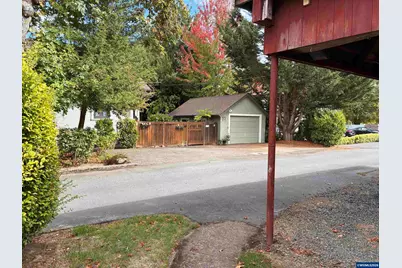 857 Monmouth St, Independence, OR 97361 - Photo 2