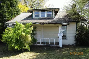 295 S 3rd St, Harrisburg, OR 97446 - Photo 1