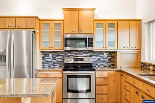 1210 Chatnicka St NW, Salem, OR 97304 - Photo 12