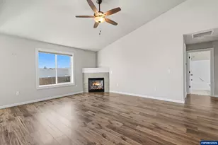 197 NW Bonanza Ave, Dallas, OR 97338 - Photo 6