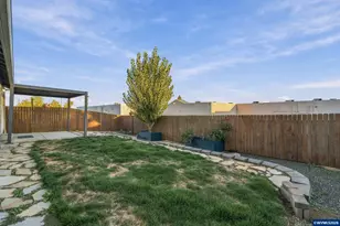 197 NW Bonanza Ave, Dallas, OR 97338 - Photo 32