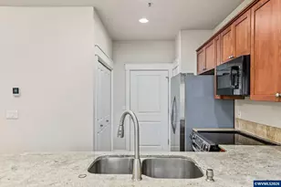 211 Silver (2H) St, Silverton, OR 97381 - Photo 6