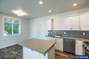 60 N 8th St, Lebanon, OR 97355 - Photo 6