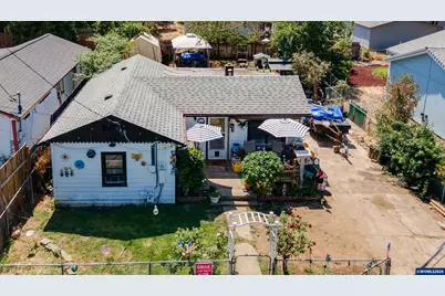 844 NE Johnson St, Myrtle Creek, OR 97457 - Photo 1