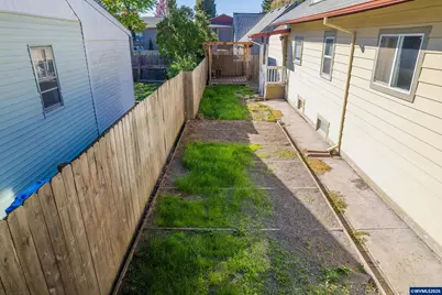 1885 4th St NE, Salem, OR 97301 - Photo 28