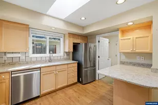 9721 SW Tualatin Rd, Tualatin, OR 97062 - Photo 14