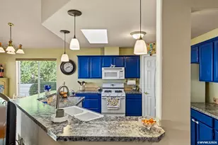 260 NW Elderberry Ln, Dallas, OR 97338 - Photo 16