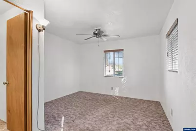 82600 Green Valley St, Creswell, OR 97426 - Photo 8