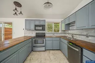 408 W Bishop Way, Brownsville, OR 97327 - Photo 12