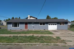 544 SW 1st St, Sheridan, OR 97378 - Photo 1
