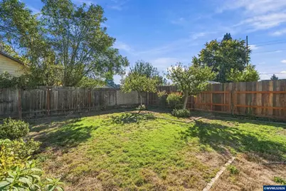 740 W Maple St, Lebanon, OR 97355 - Photo 28