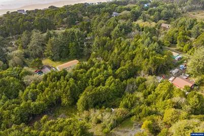 Ne Washington St, Yachats, OR 97498 - Photo 12