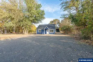 40121 Lacomb Dr, Lebanon, OR 97355 - Photo 2