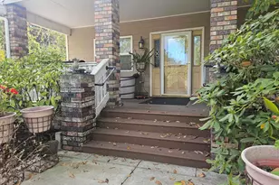 32697 S Meridian Rd, Woodburn, OR 97071 - Photo 2