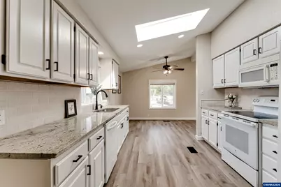 2226 32nd St, Springfield, OR 97477 - Photo 10