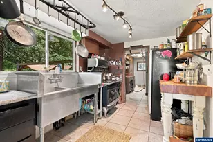 6596 River Rd S, Salem, OR 97306 - Photo 8