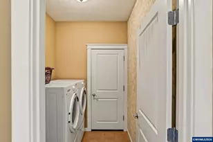559 SE Syron St, Dallas, OR 97338 - Photo 18