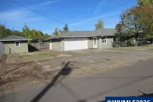 114 Walnut St, Independence, OR 97351 - Photo 4