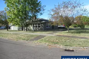 114 Walnut St, Independence, OR 97351 - Photo 2
