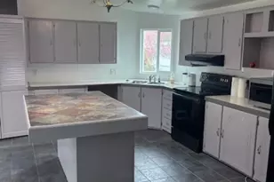 1400 Candlelight Dr, Eugene, OR 97402 - Photo 6