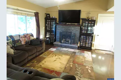 360 Cindy Ln NW, Mount Angel, OR 97362 - Photo 8