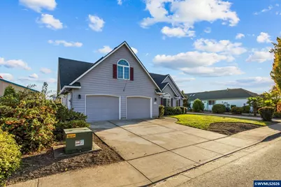 731 Aeronca St, Independence, OR 97351 - Photo 2