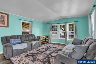 1111 SE 3rd Ave, Canby, OR 97013 - Photo 2