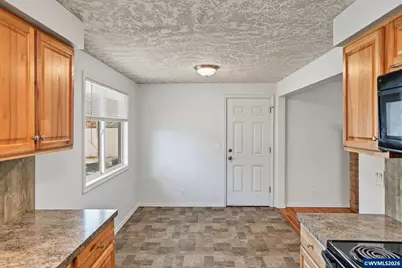 161 N 7th St, Jefferson, OR 97352 - Photo 12