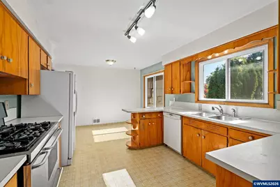 1460 Evergreen Av NE, Salem, OR 97301 - Photo 8