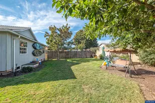 3923 Willamette Ave SE, Albany, OR 97322 - Photo 36
