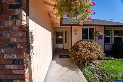 1742 Raywanda Ct NE, Salem, OR 97301 - Photo 2