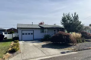 1456 Country Club Cir, Woodburn, OR 97071 - Photo 1