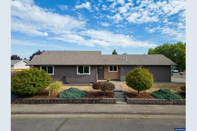 1006 Lindsay Ln, Lebanon, OR 97355 - Photo 1