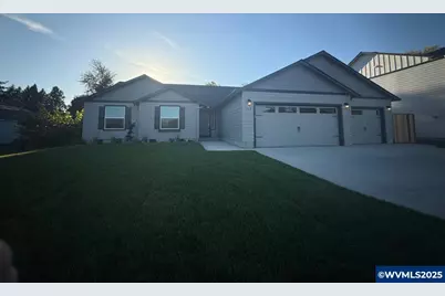 892 9th St, Harrisburg, OR 97446 - Photo 1